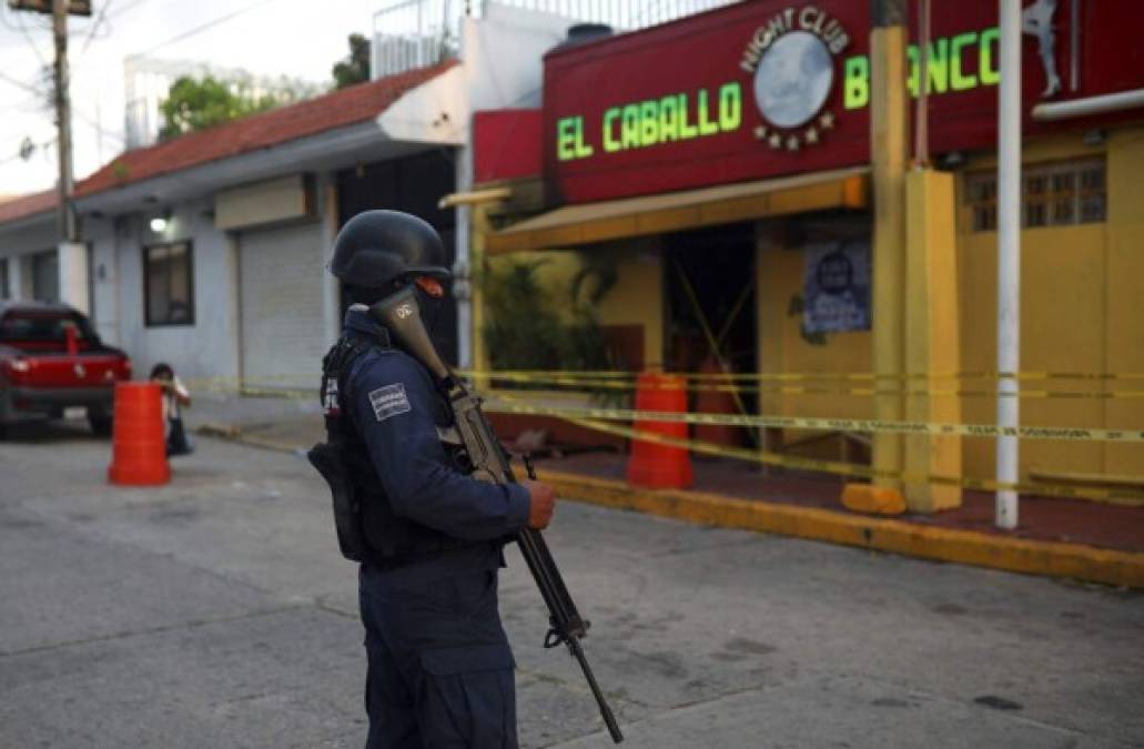 Las fuertes imágenes de la masacre en un bar en México; dejó 28 muertos