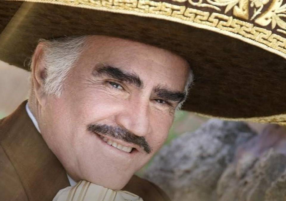 Un 12 de diciembre, hace un año exactamente, México y el mundo del espectáculo se conmovieron con la muerte de Vicente Fernández, ídolo de la música ranchera, quien dejó una gran huella en el mundo de la música ranchera.