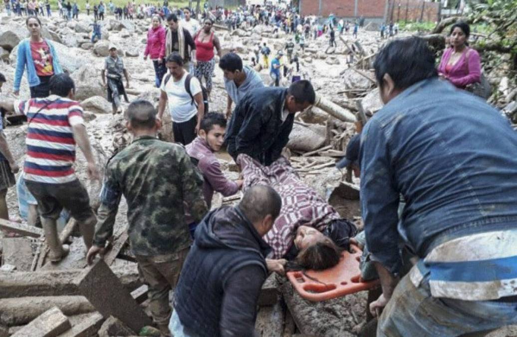 Desgarradoras imágenes de la avalancha que dejó más de 100 muertos en Colombia