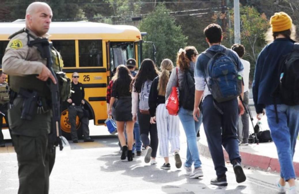 Lo que se sabe del tiroteo que dejó dos muertos en secundaria de Los Ángeles