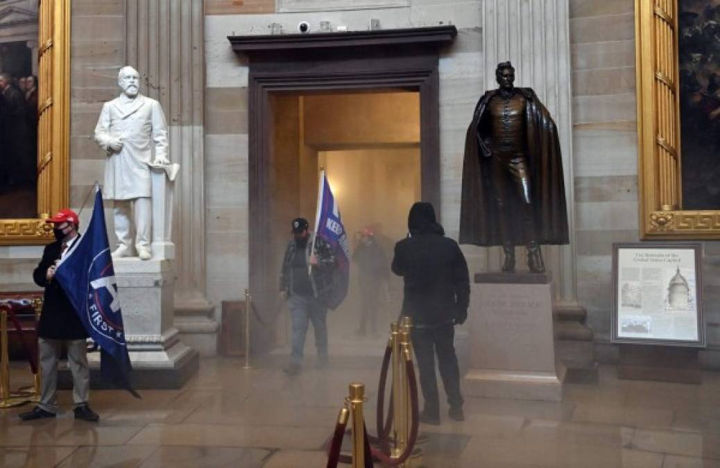 Las imágenes de la violenta invasión en el Capitolio de Estados Unidos