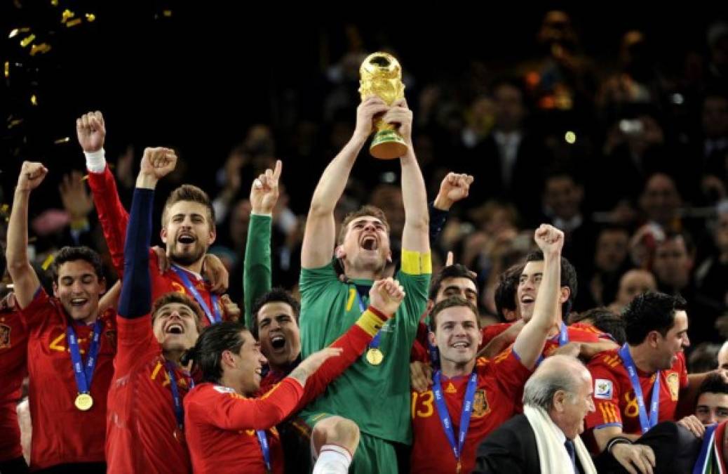 FOTOS: La retirada de 'El Santo' Casillas, una leyenda del fútbol español