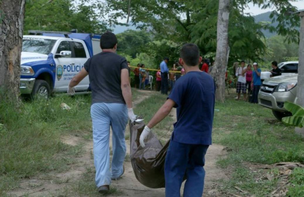 Dramáticas imágenes en el cementerio clandestino de Quimistán