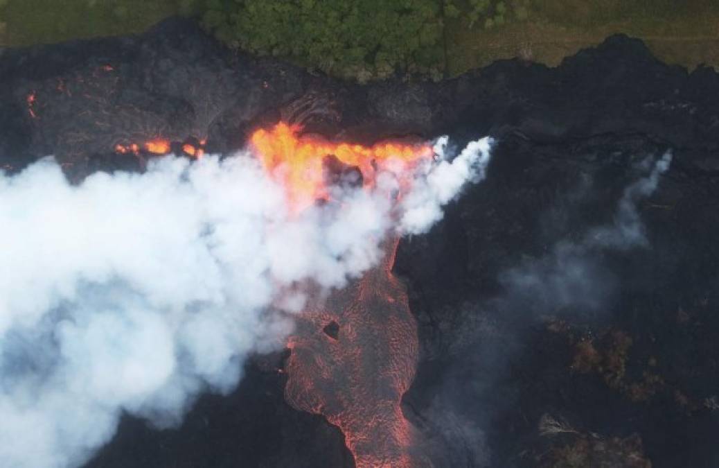 Las impactantes olas de lava del volcán Kilauea en Hawaii; hubo nube tóxica