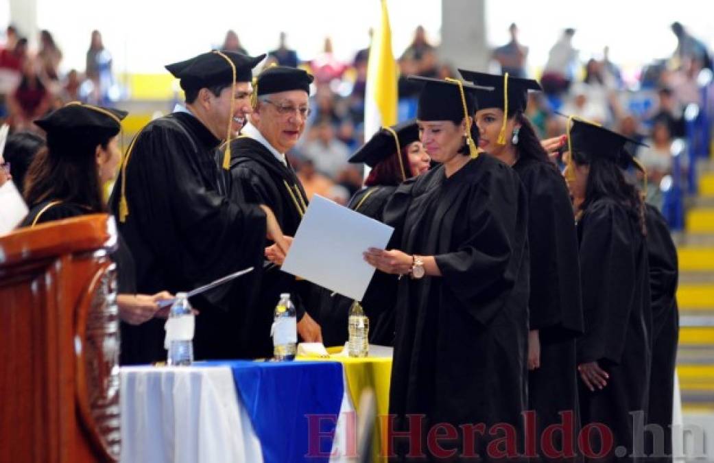 FOTOS: UNAH gradúa 1,321 nuevos profesionales en solemnes ceremonias