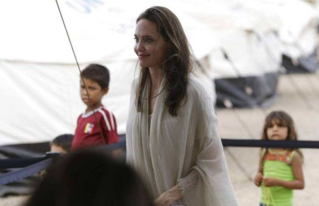 FOTOS: El look de Angelina Jolie durante su visita a migrantes venezolanos en Colombia