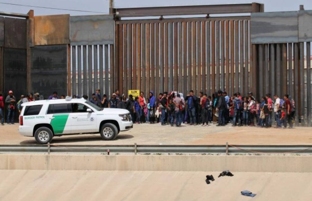 FOTOS: El dolor de los migrantes varados en la frontera para solicitar asilo en Estados Unidos