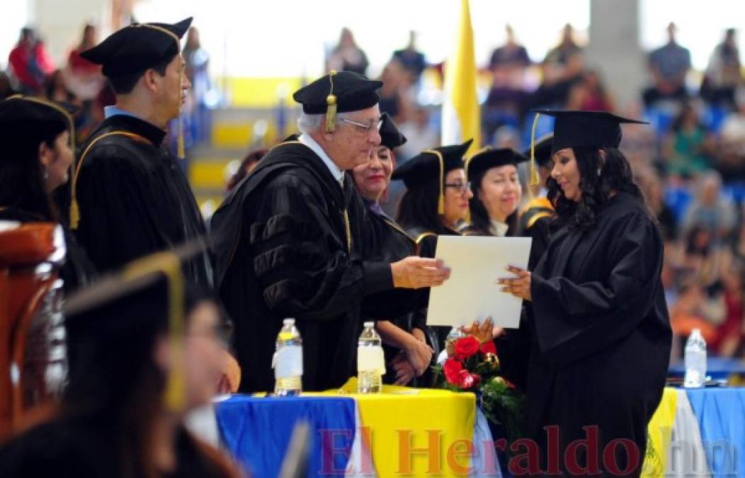 FOTOS: UNAH gradúa 1,321 nuevos profesionales en solemnes ceremonias