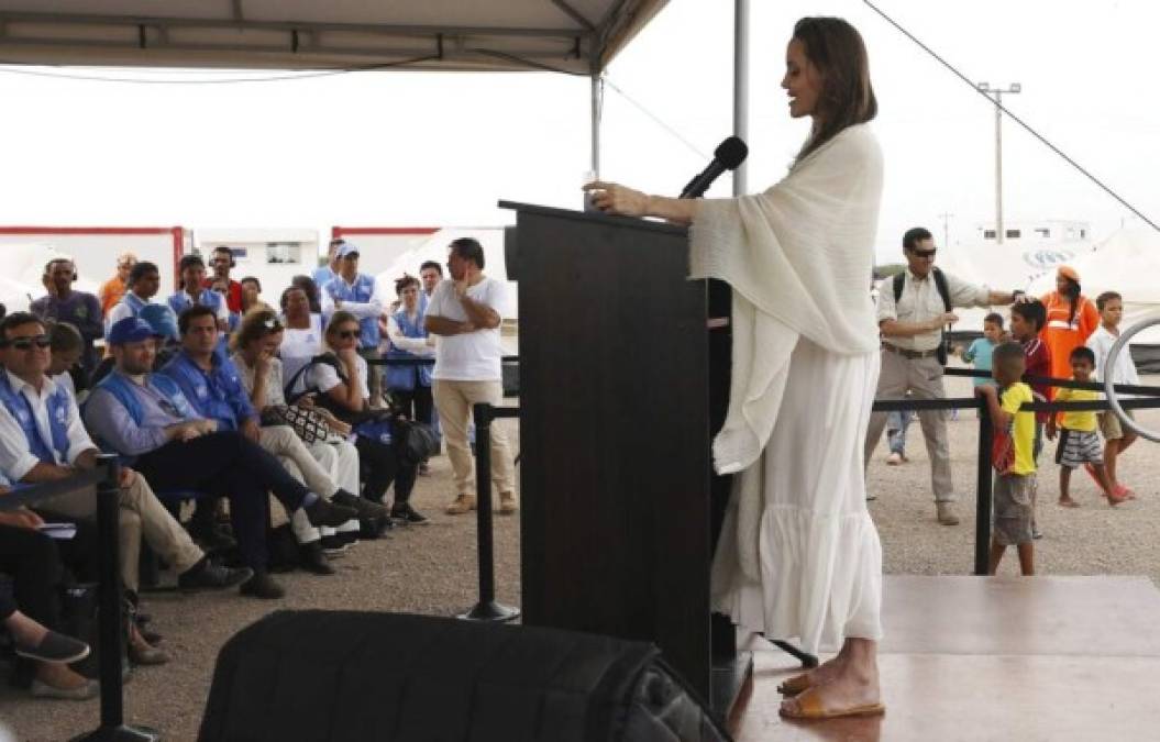FOTOS: El look de Angelina Jolie durante su visita a migrantes venezolanos en Colombia