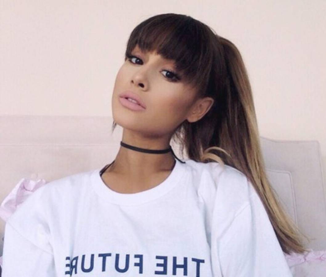 Ariana Grande cambia de look