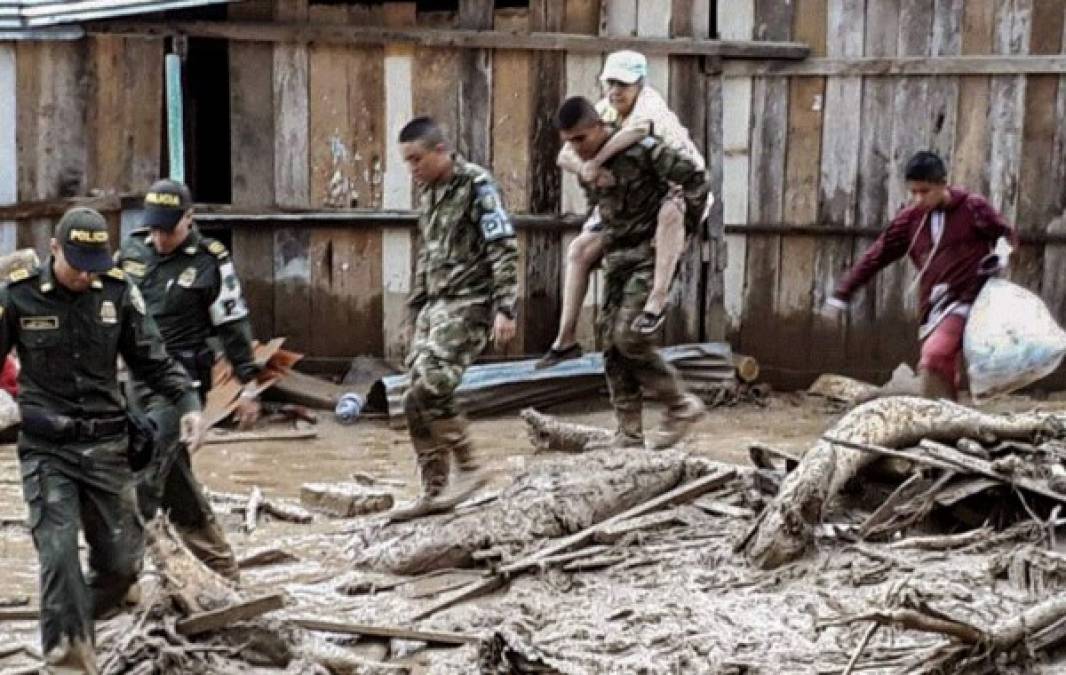 Desgarradoras imágenes de la avalancha que dejó más de 100 muertos en Colombia