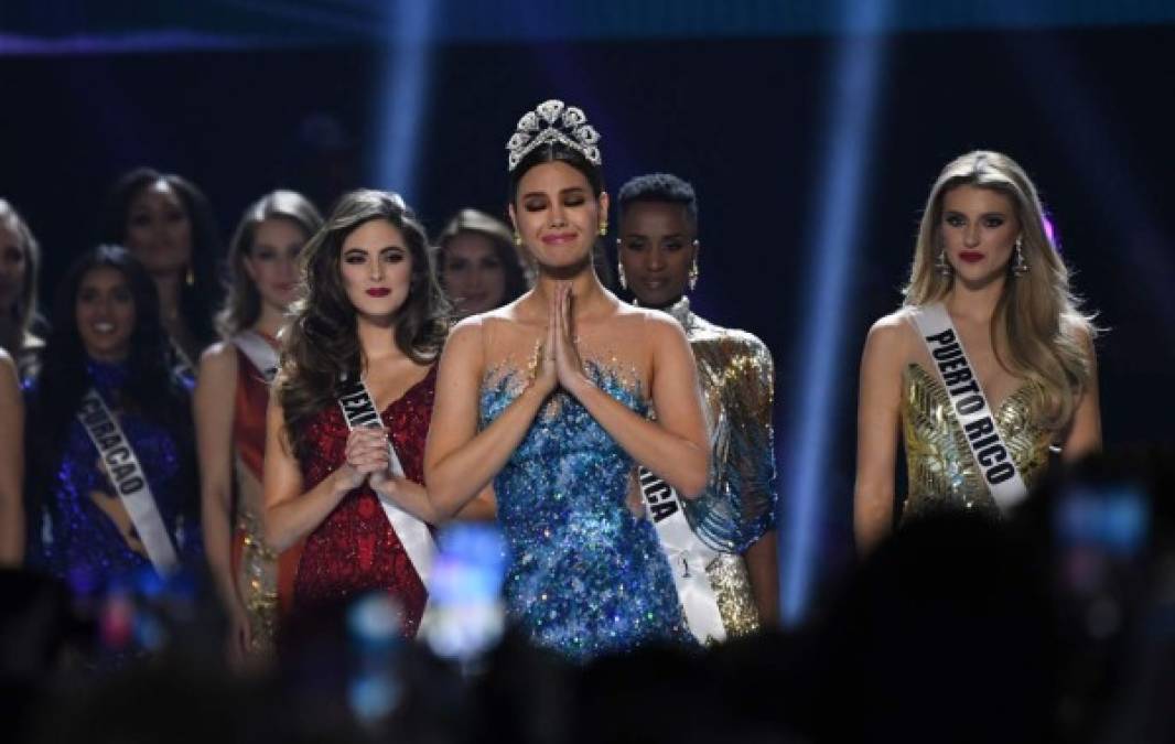 Catriona Gray y el espectacular vestido que usó para entregar la corona  