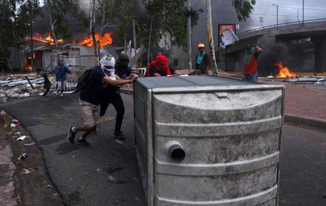 Diez imágenes de los disturbios y protestas en la capital de Honduras