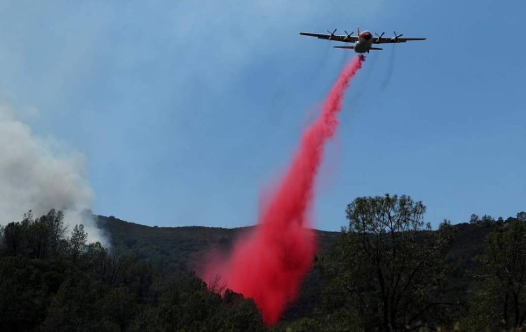 Las impactantes imágenes del voraz incendio forestal en California