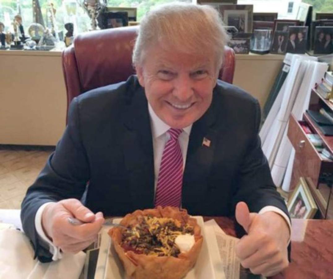 Donald Trump causa polémica por su mensaje y por comer tacos en una foto