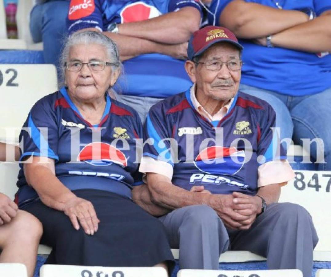 Ancianos hondureños muestran su amor y su pasión por Motagua