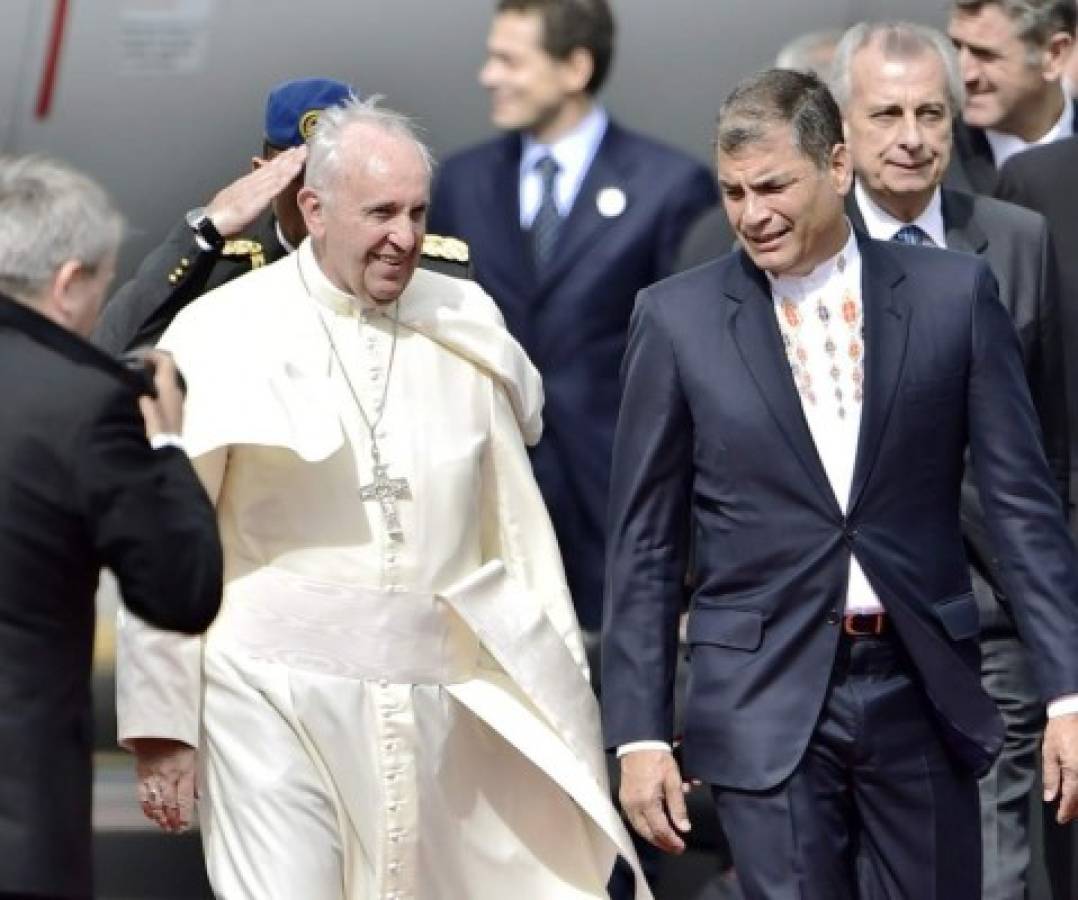 Papa Francisco llega a Ecuador