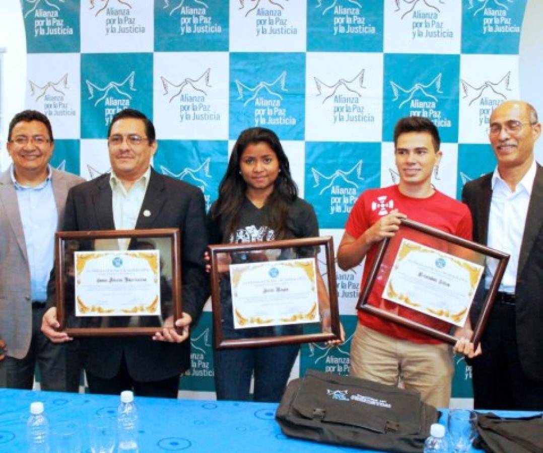 Jóvenes de El Progreso ganan concurso #DaleVuelta