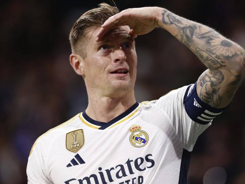 Según Fabrizio Romano, Toni Kroos ha decidido renovar su contrato con el Real Madrid hasta 2025.