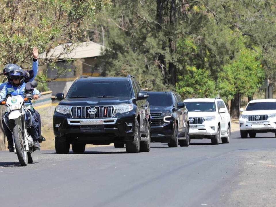 Los generales Tulio Romero Palacios y Willy Oseguera Rodas podrían ser trasladados la tarde de este jueves al Fuerte Cabañas, tras ser detenidos y acudir ante los Juzgados militares. A ambos se les acusa del delito de abandono de destino, por haber salido del país sin pedir permiso.