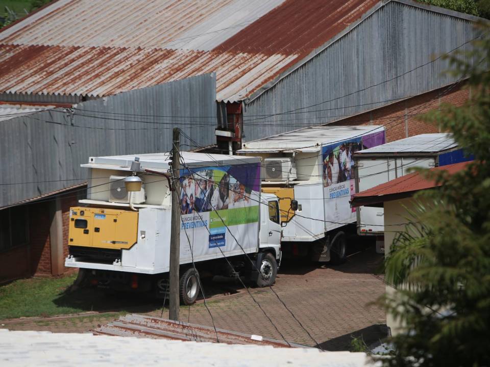 En las instalaciones del Almacén Central de Medicamentos están las seis clínicas médicas en desuso