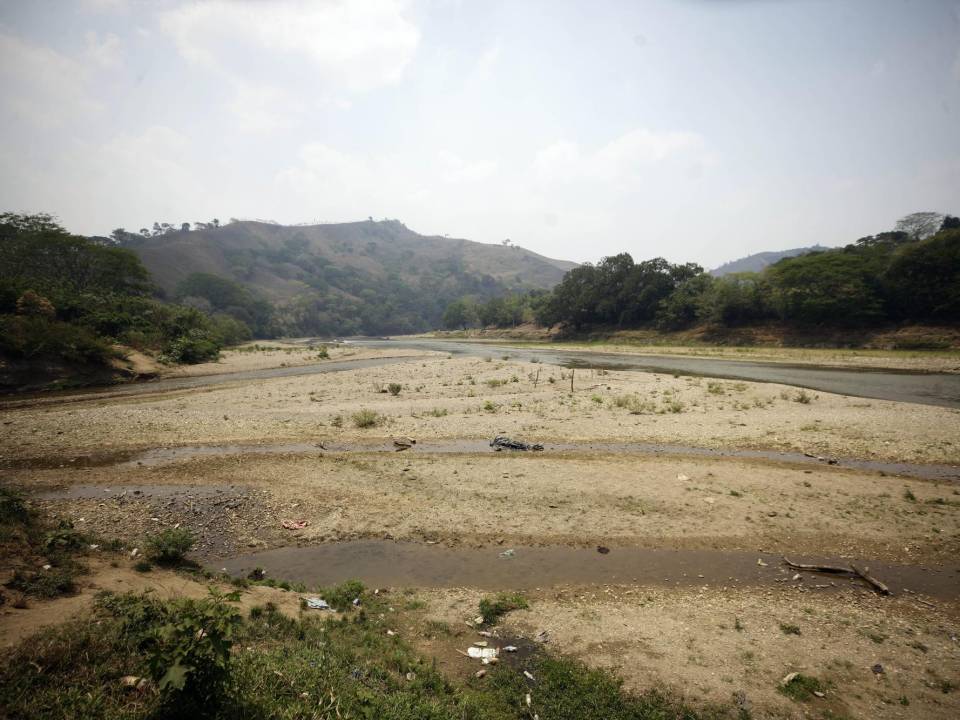 Esta en una foto panorámica de la deprimente situación en la que está el Río Coco o Segovia, según constató EL HERALDO Plus.