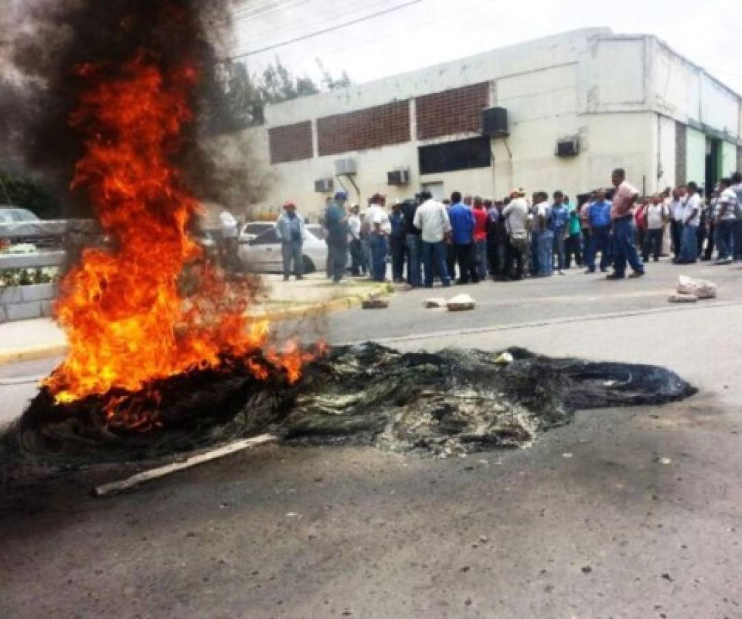 Empleados del SANAA realizan protesta en Comayagüela