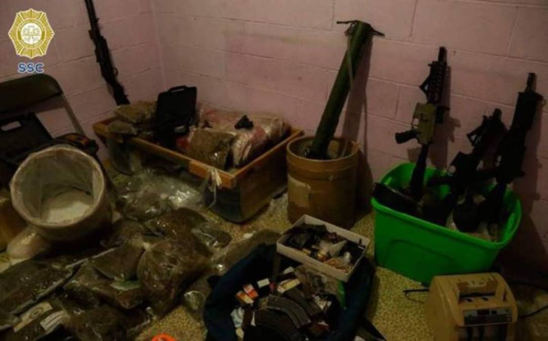 Armas, droga y santería halladas en túnel durante detención de 31 narcos