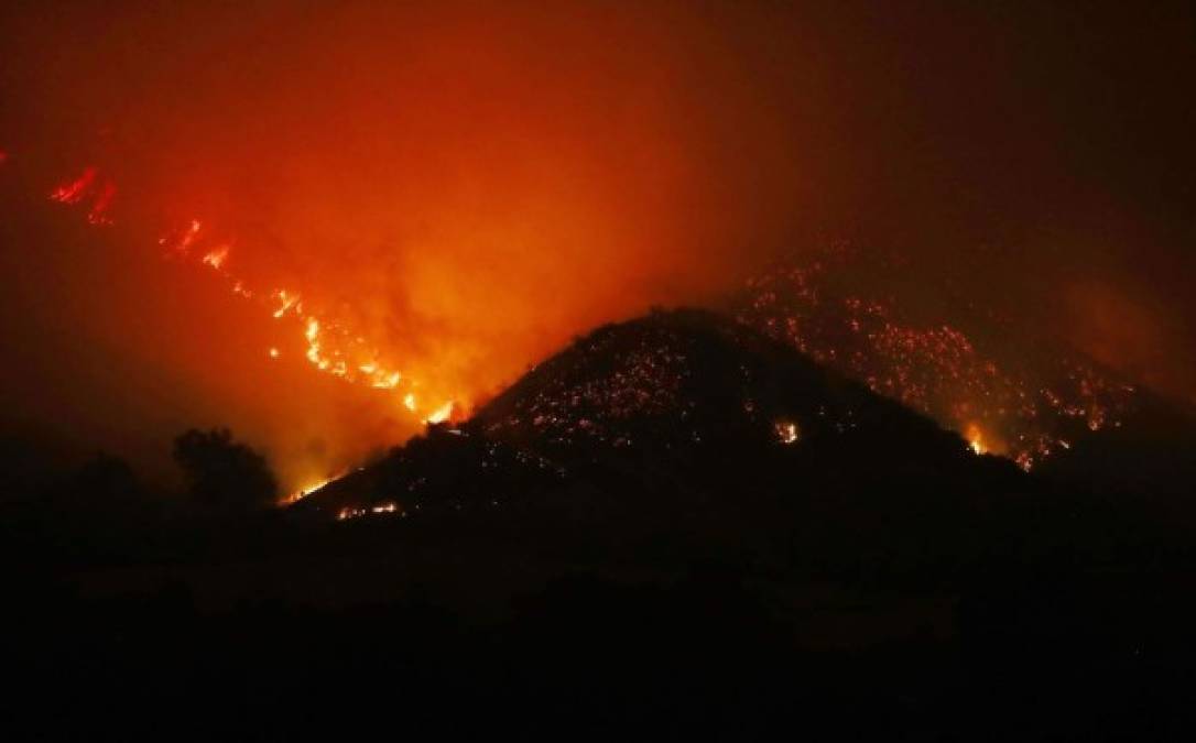 Imágenes del voraz incendio forestal que amenaza a California