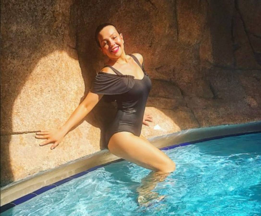 Thalía publica fotografía en sexy traje de baño y las redes enloquecen