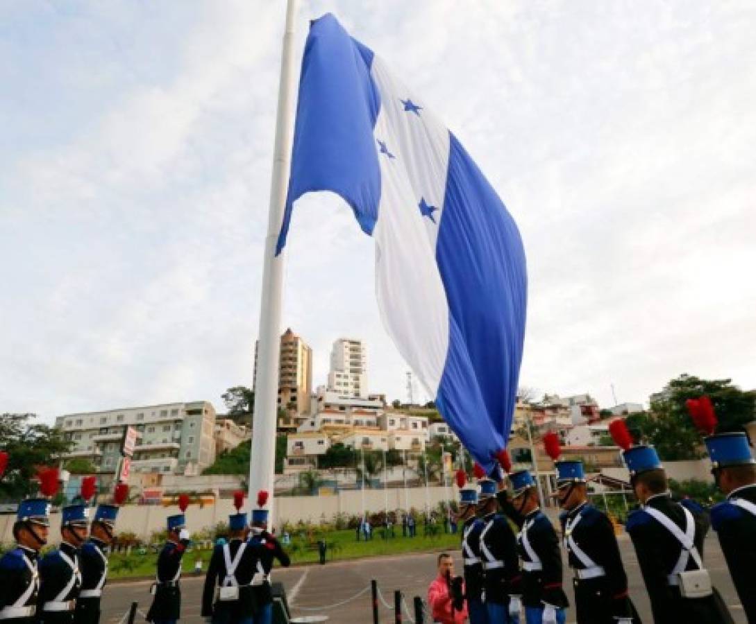 Solemne inicio de las festividades por los 194 años de independencia