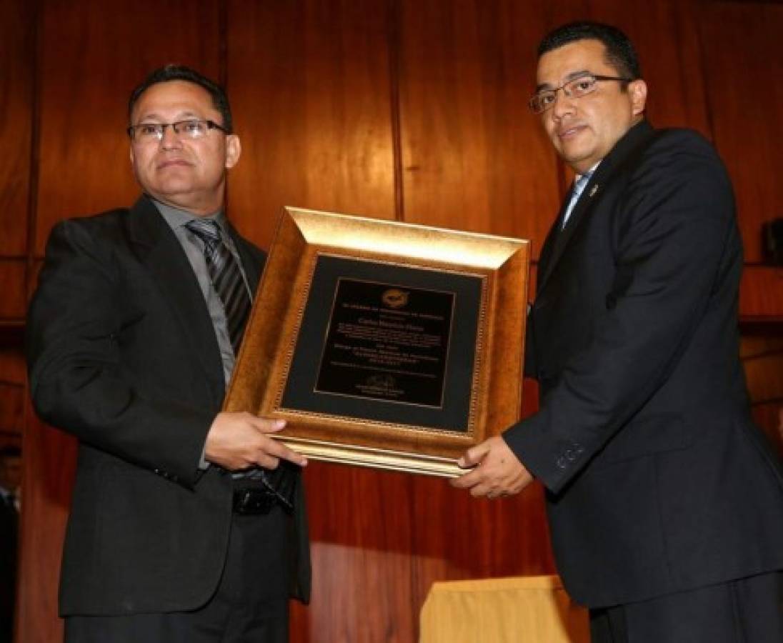 Ceremonia de entrega del premio Álvaro Contreras a director de EL HERALDO