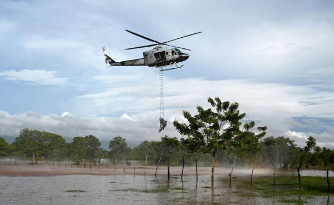 El sorprendente rescate aéreo de familias hondureñas atrapadas por Iota (FOTOS)