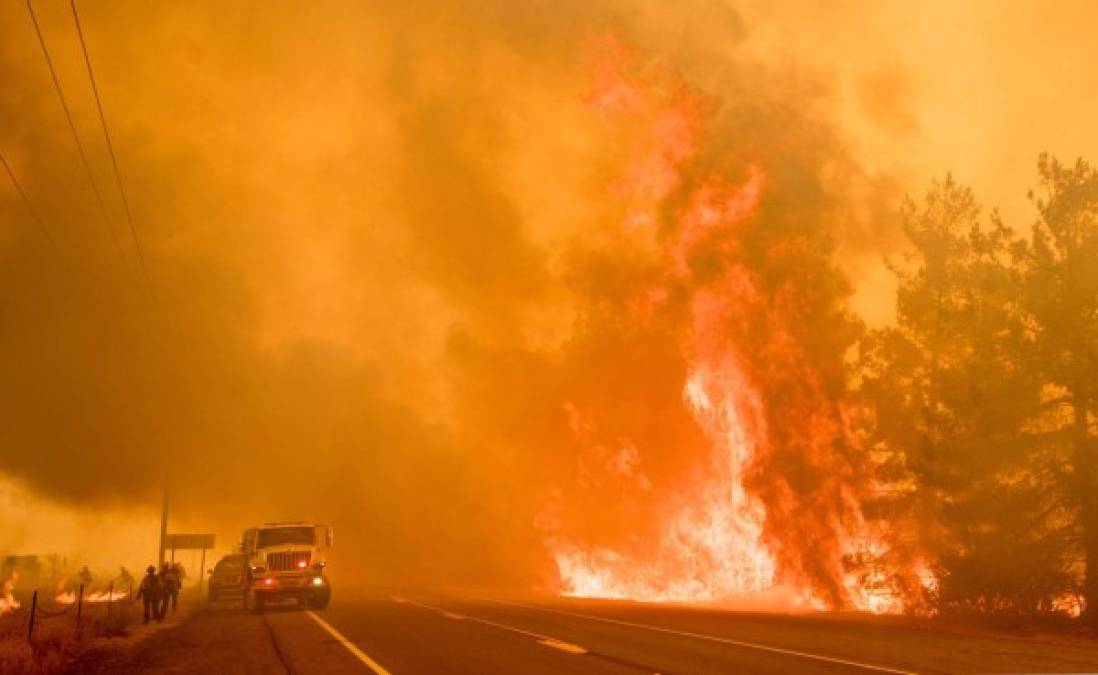 Las impactantes imágenes del voraz incendio forestal en California