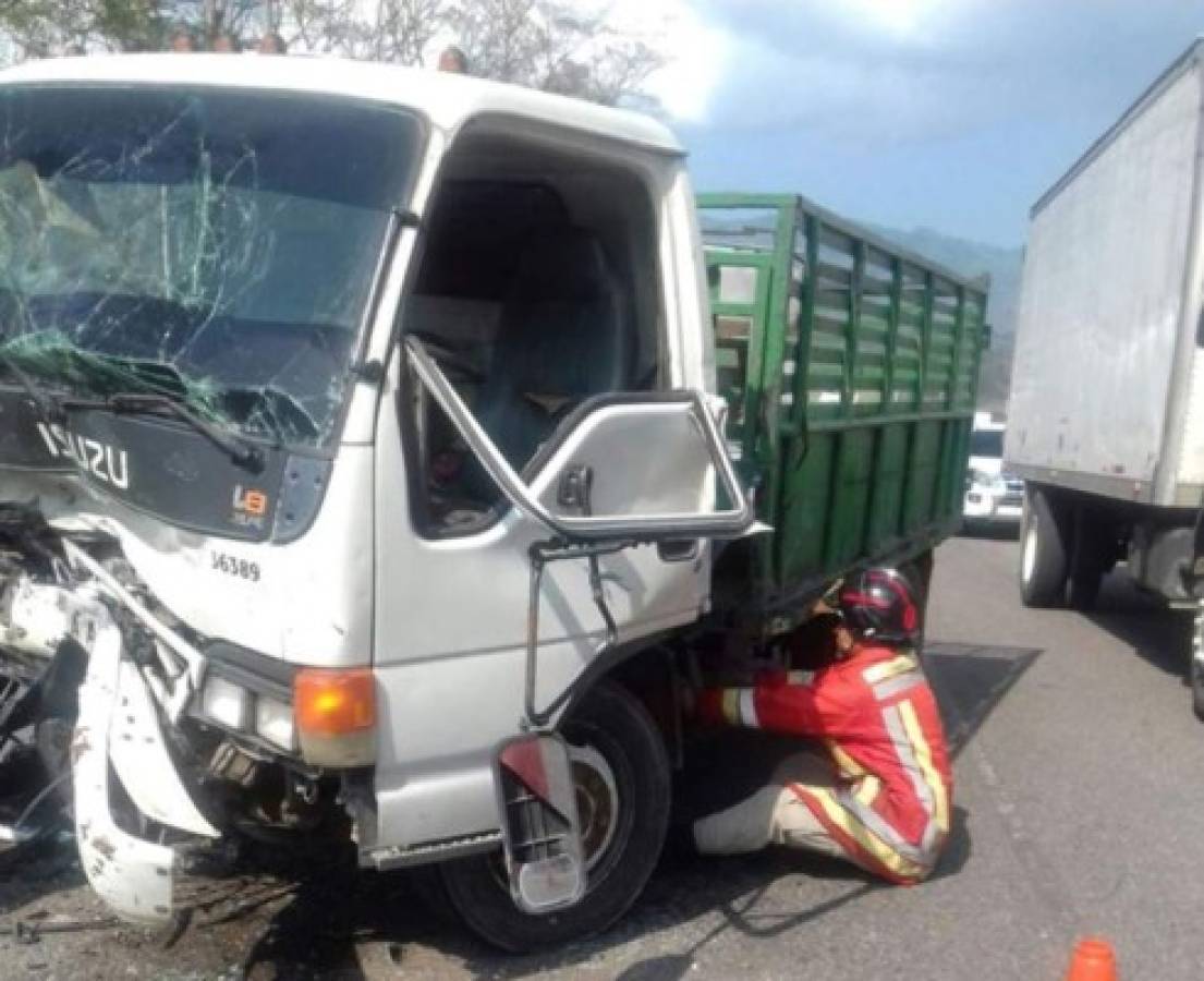 Aparatoso accidente de tránsito deja cuatro personas heridas en Comayagua