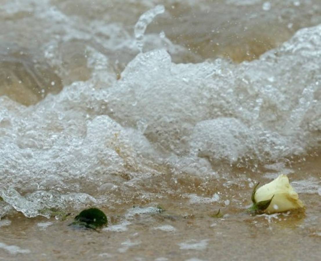 Oraciones y lágrimas en conmemoraciones del tsunami de 2004