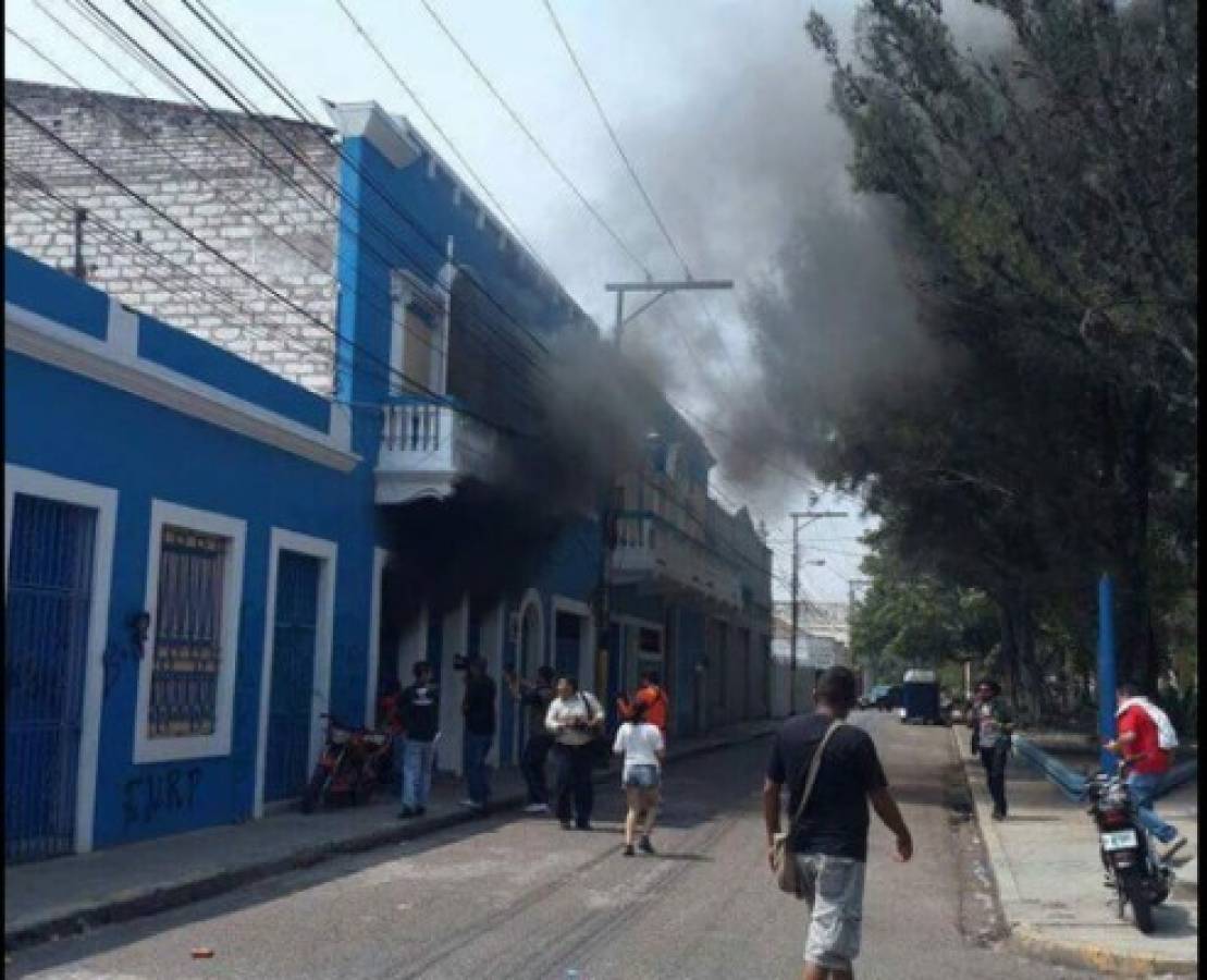 Prende fuego a sede del Partido Nacional en Comayagüela