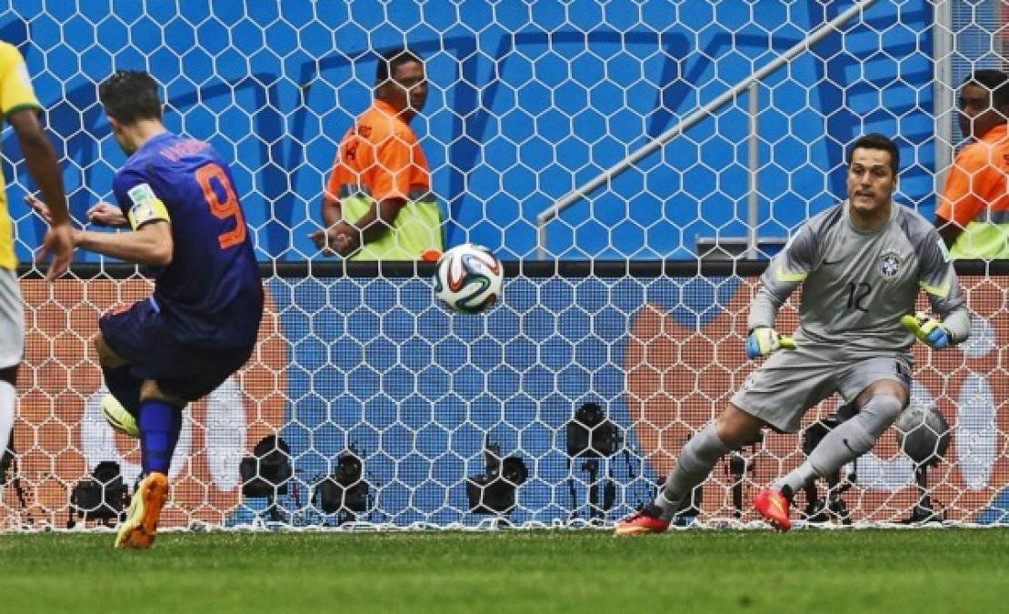 FOTOS: Cambios, tarjetas y VAR: Así han sido los cambios de reglas en el fútbol