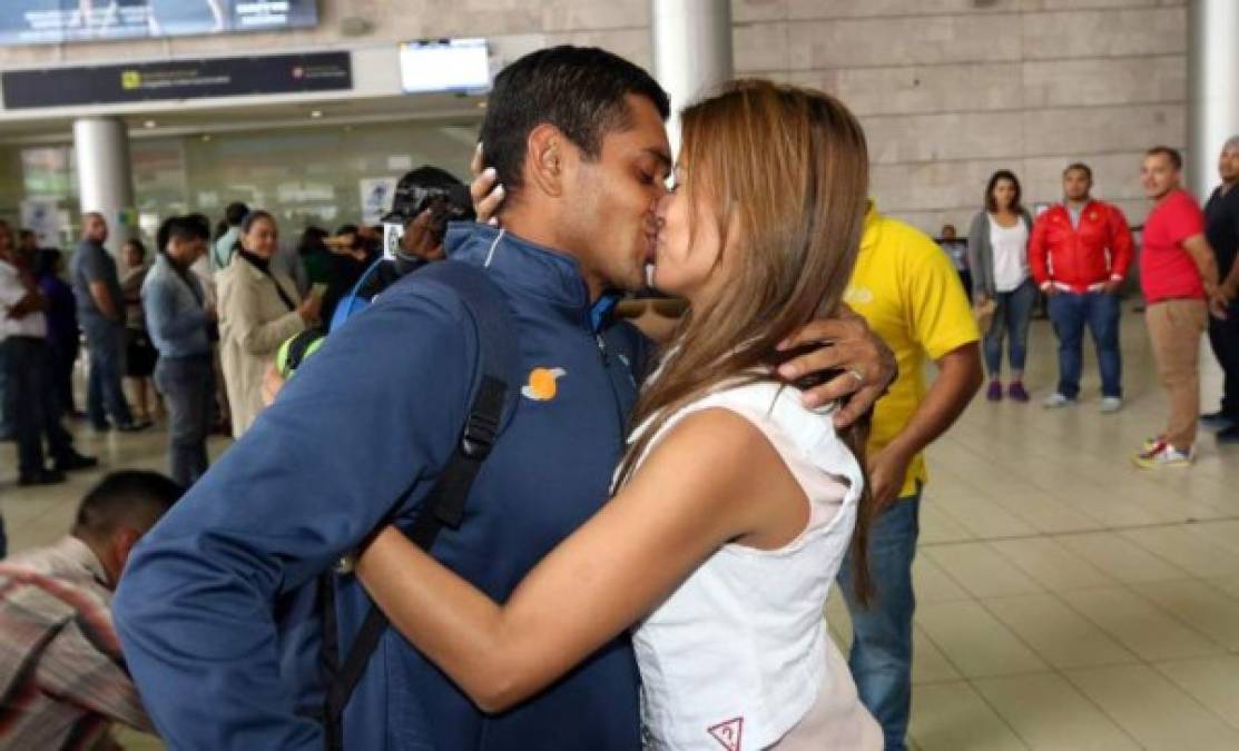 Fotos: Los besos más apasionados de los futbolistas y sus parejas