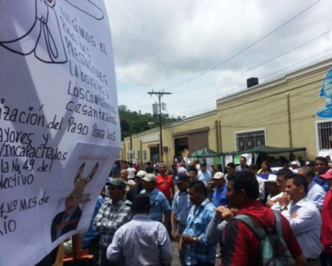 Empleados del SANAA realizan protesta en Comayagüela
