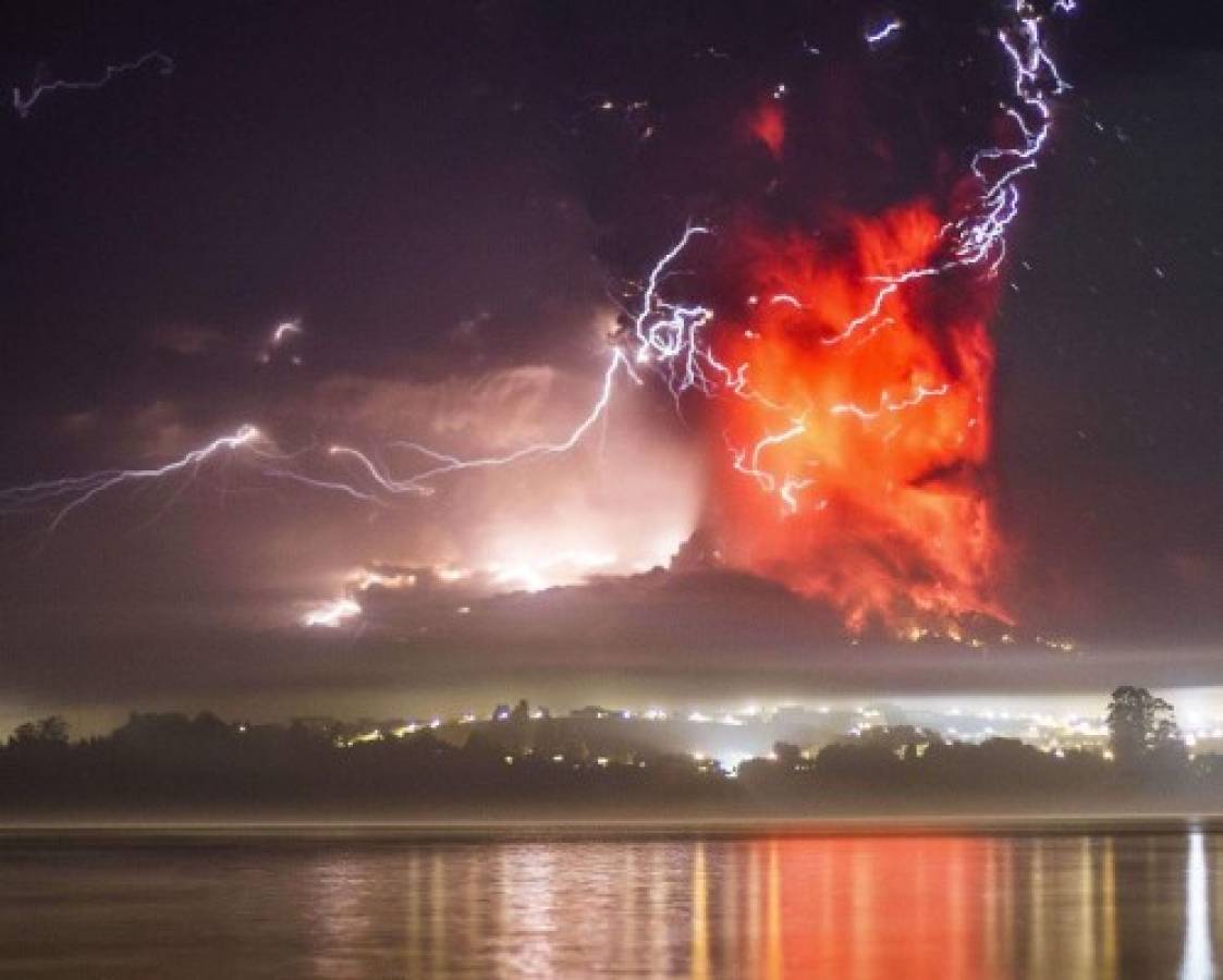 Erupciones del Calbuco tiene en vilo a Chile y Argentina