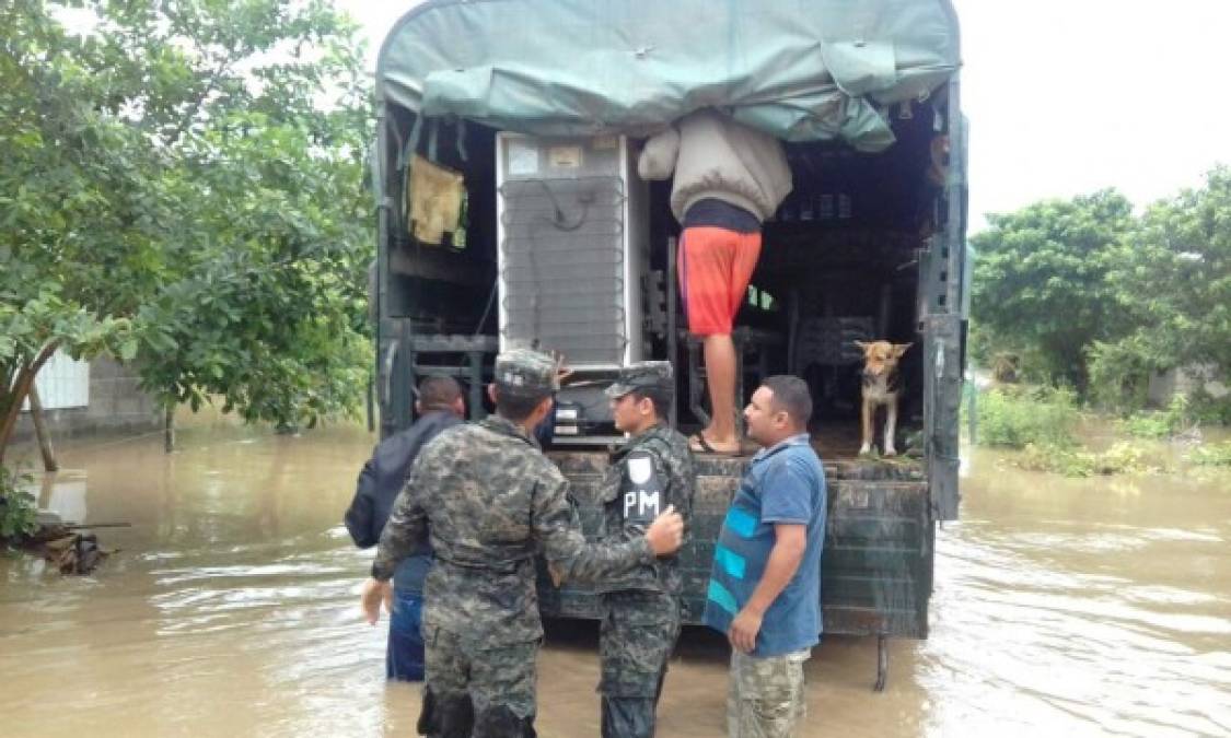 Miles de evacuados por lluvias que azotan a Honduras
