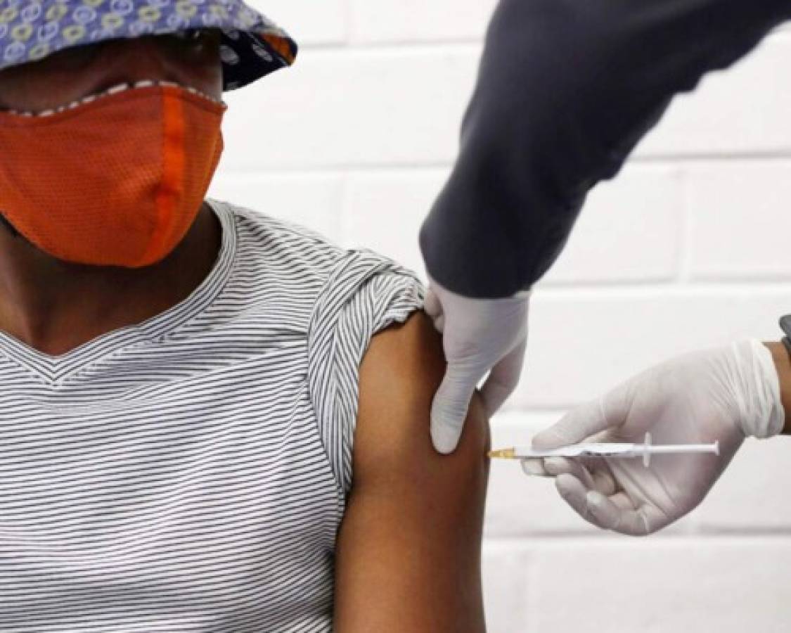 Personas en seis continentes prueban vacunas contra el covid-19