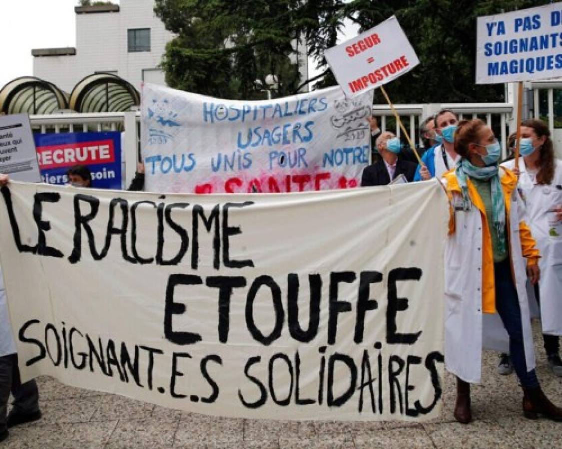 Policía prohíbe manifestación por el coronavirus en Francia