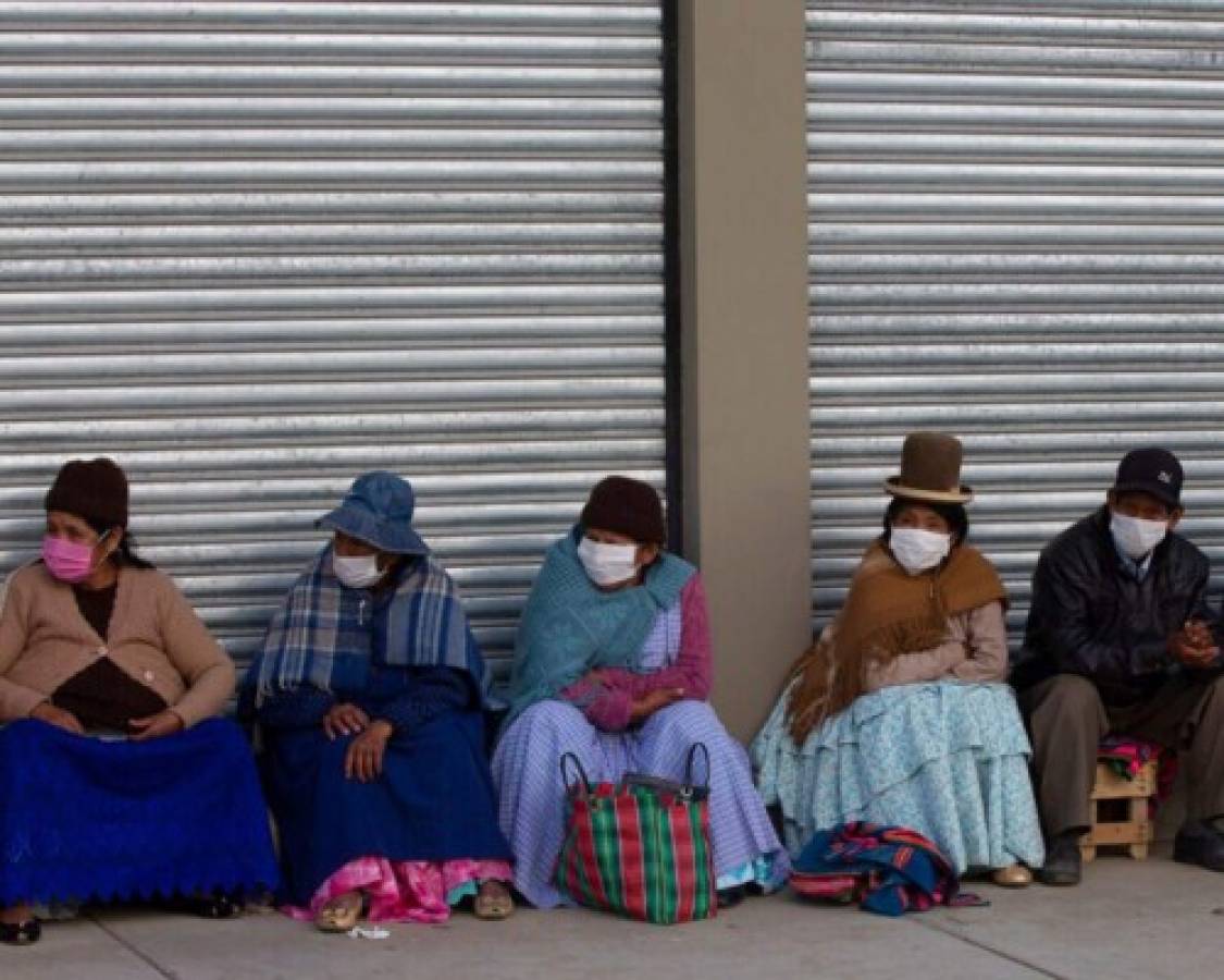 Bolivianos varados en Chile, sin hospedaje, comida ni permiso de retornar