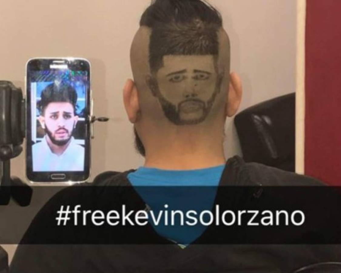 Barbero hondureño en Estados Unidos corta cabello con imagen de Kevin Solórzano en apoyo a su causa
