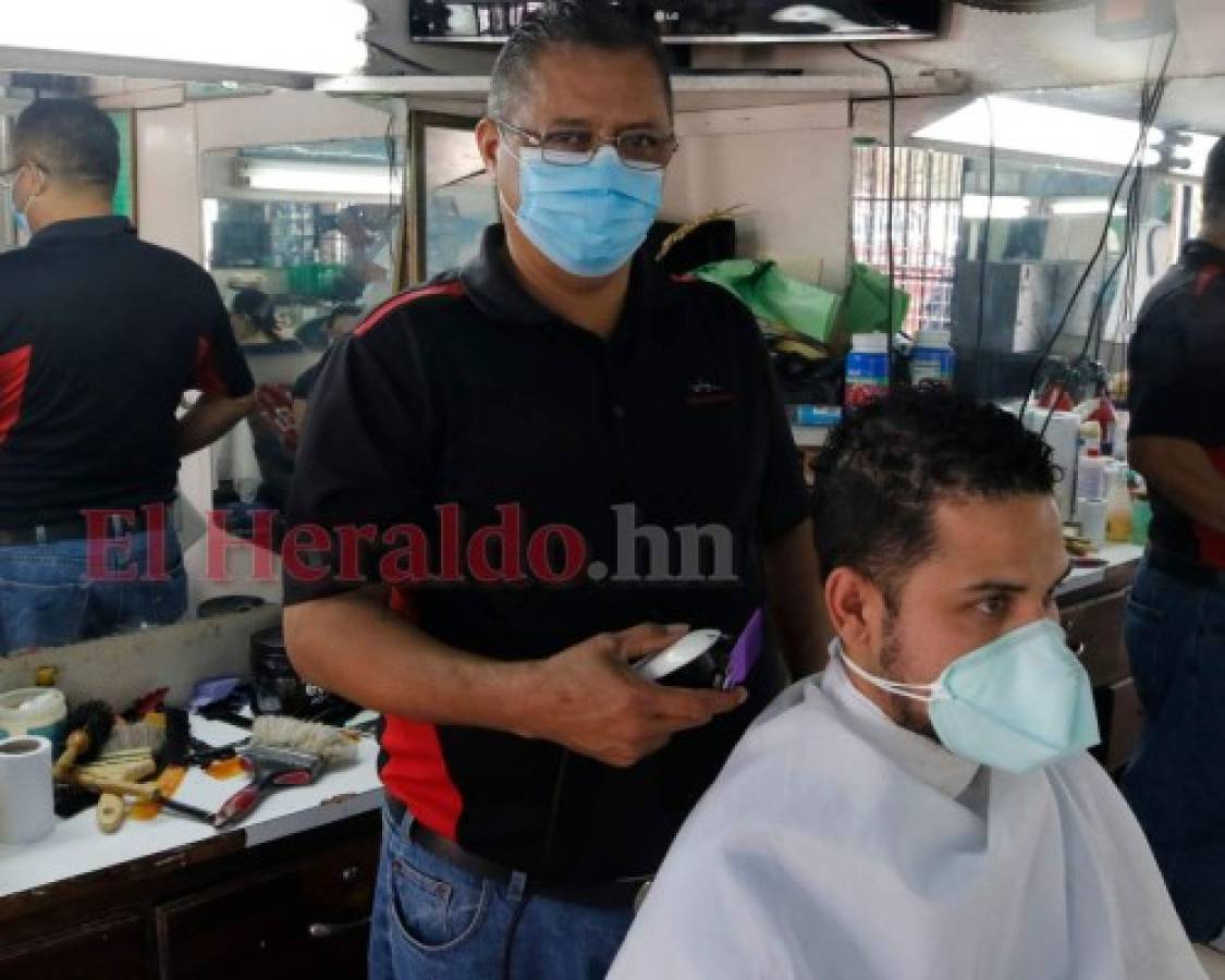 Las barberías iniciaron esta semana la apertura. Foto: David Romero/ EL HERALDO