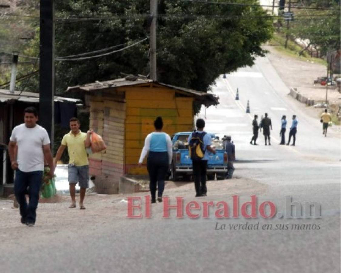 Adultos mayores desafían al coronavirus y se pasean por la capital