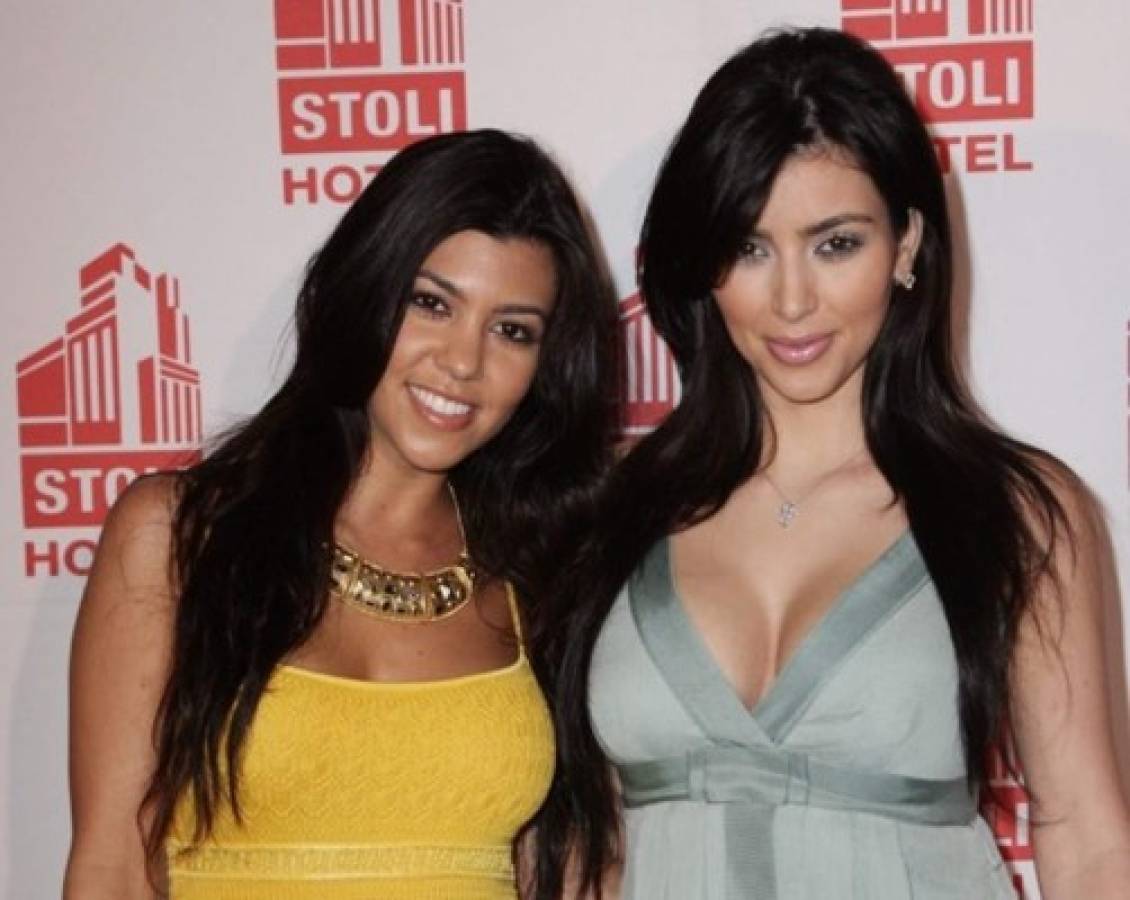 Kim Kardashian comparte una foto de su infancia donde aparece con su hermana