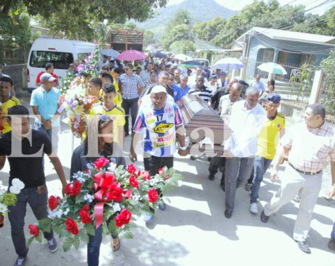 Con honores sepultan a Quique Reneau en su natal Jutiapa, Atlántida